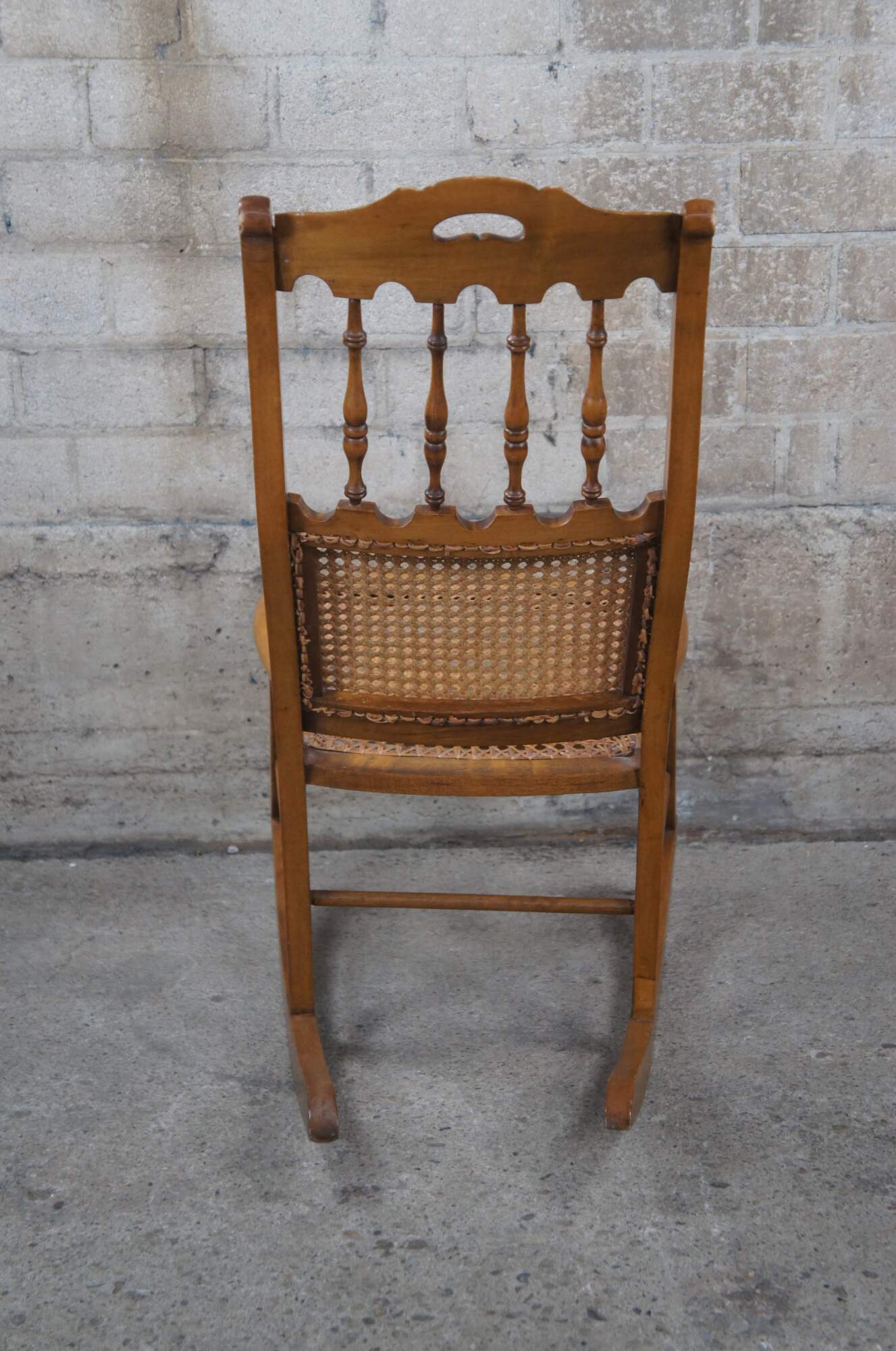 Antique cane seat discount chairs