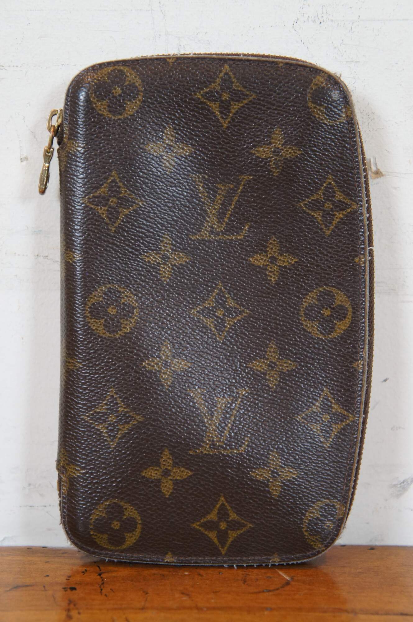 Louis Vuitton Louis Vuitton Monogram Canvas Zipper Agenda Wallet