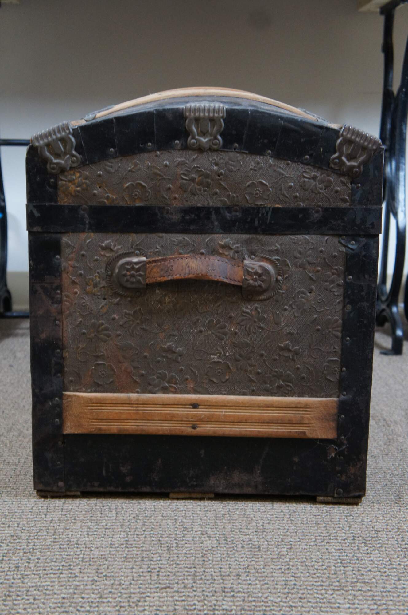 Antique Wood & Embossed Metal Camelback Dome Steamer Trunk Circa 1800s –  antiquishhomedecorandmore