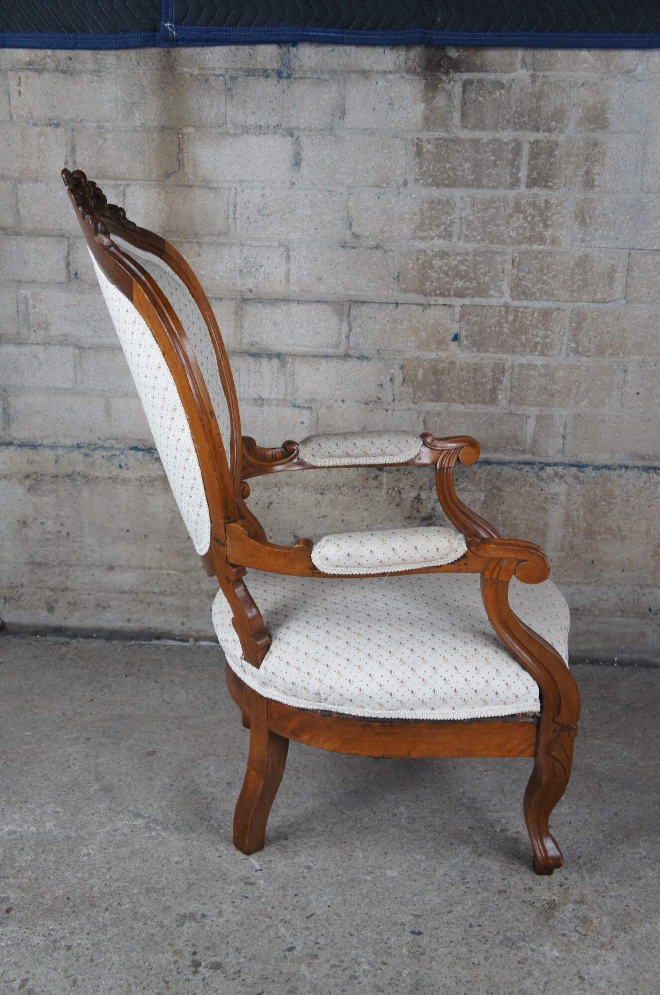 Victorian French Louis XV Style Carved Mahogany Parlor Chair