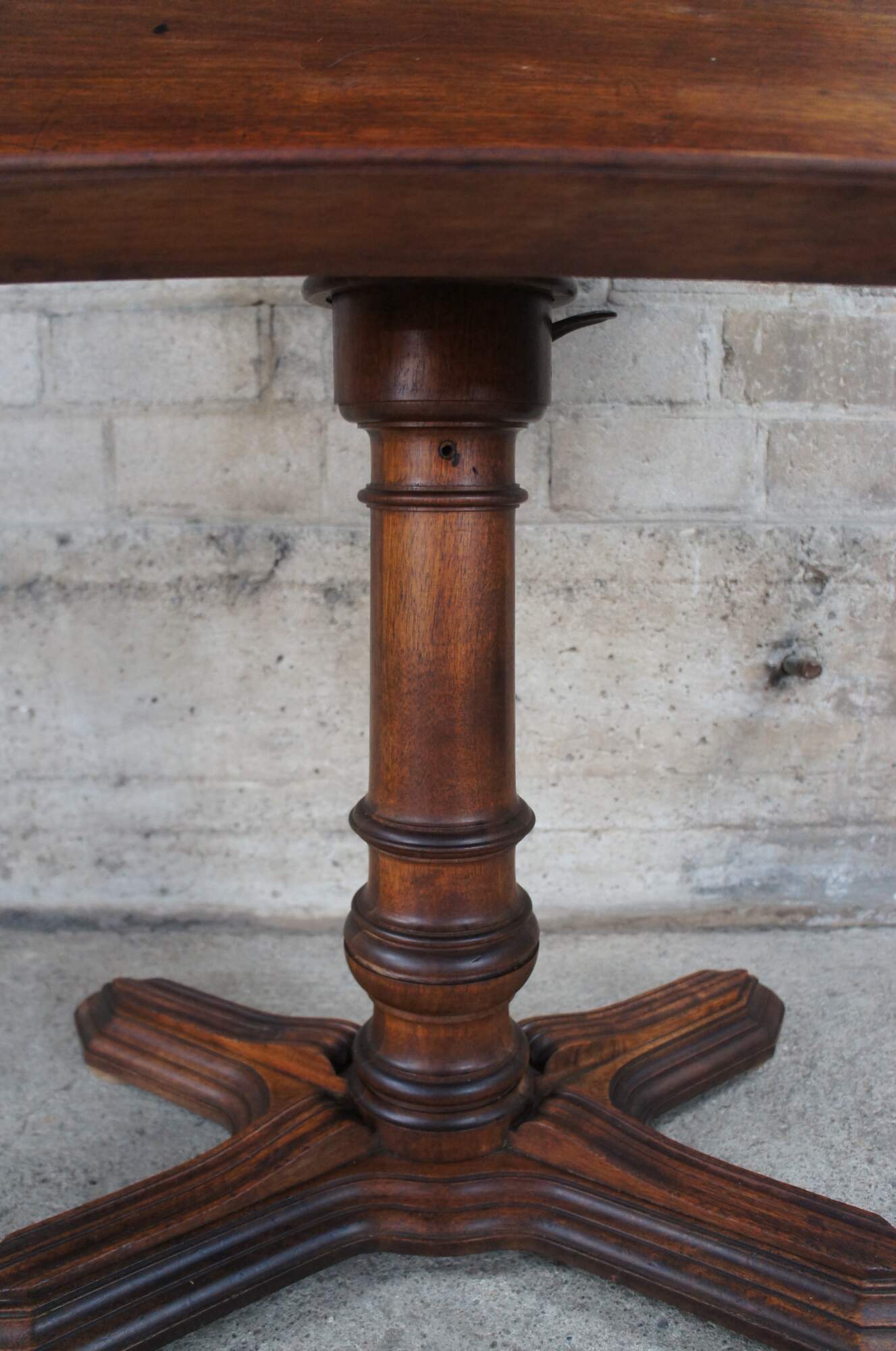 A FRENCH MAHOGANY PICTURE EASEL, LATE 19TH CENTURY