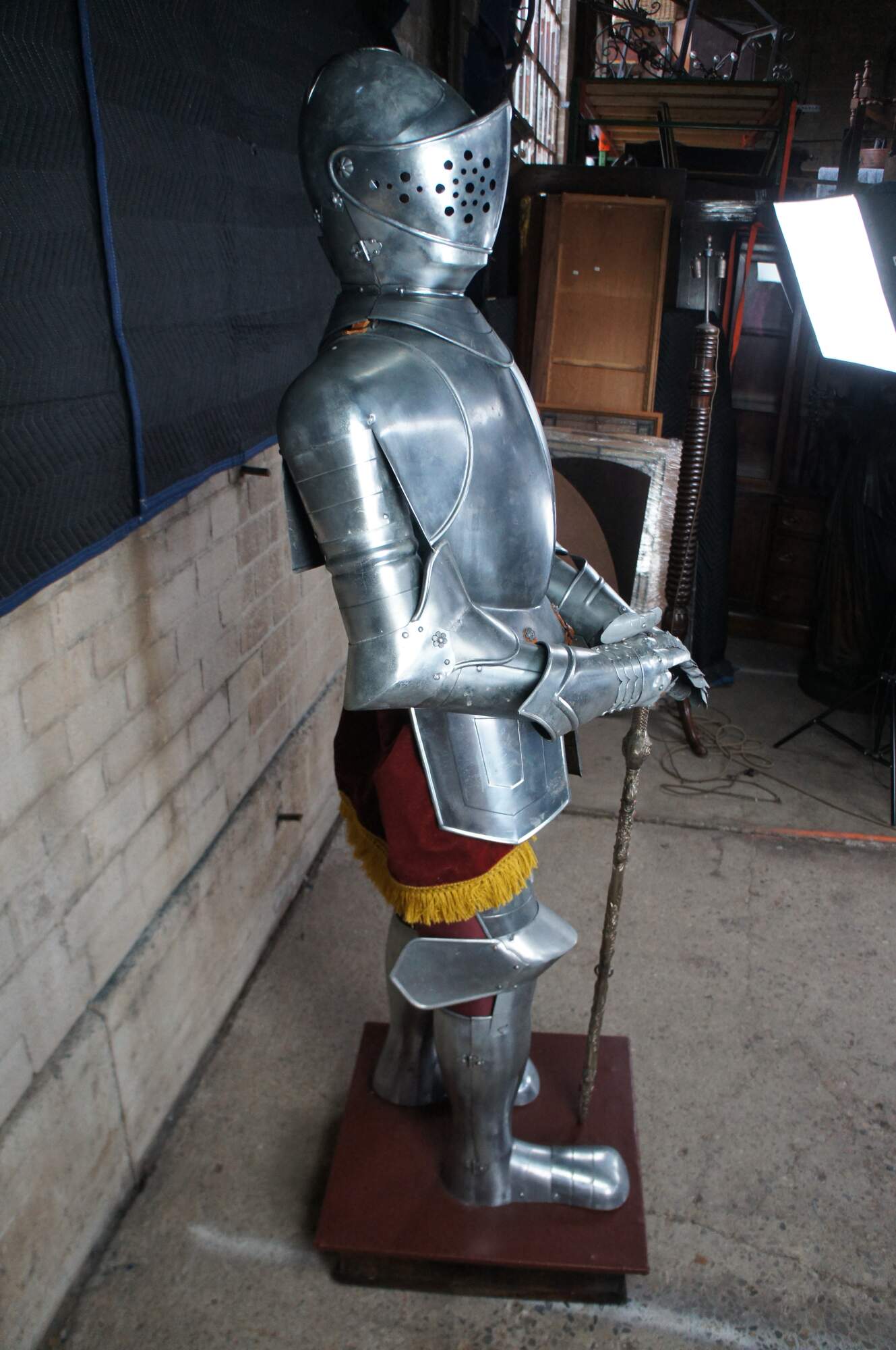 Lifesize Spanish 16th Century Style Medieval Suit Armor Lifesize Spanish 16th Century Style Medieval Suit Armor